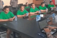 Choirul Anam memantau pemeriksaan, Jumat (29/8/2025) kepada tujuh anggota Brimob Polda Metro yang melindas Affan Kurniawan di Bidpropam Polri. Foto: Instagram/ @divisipropampolri